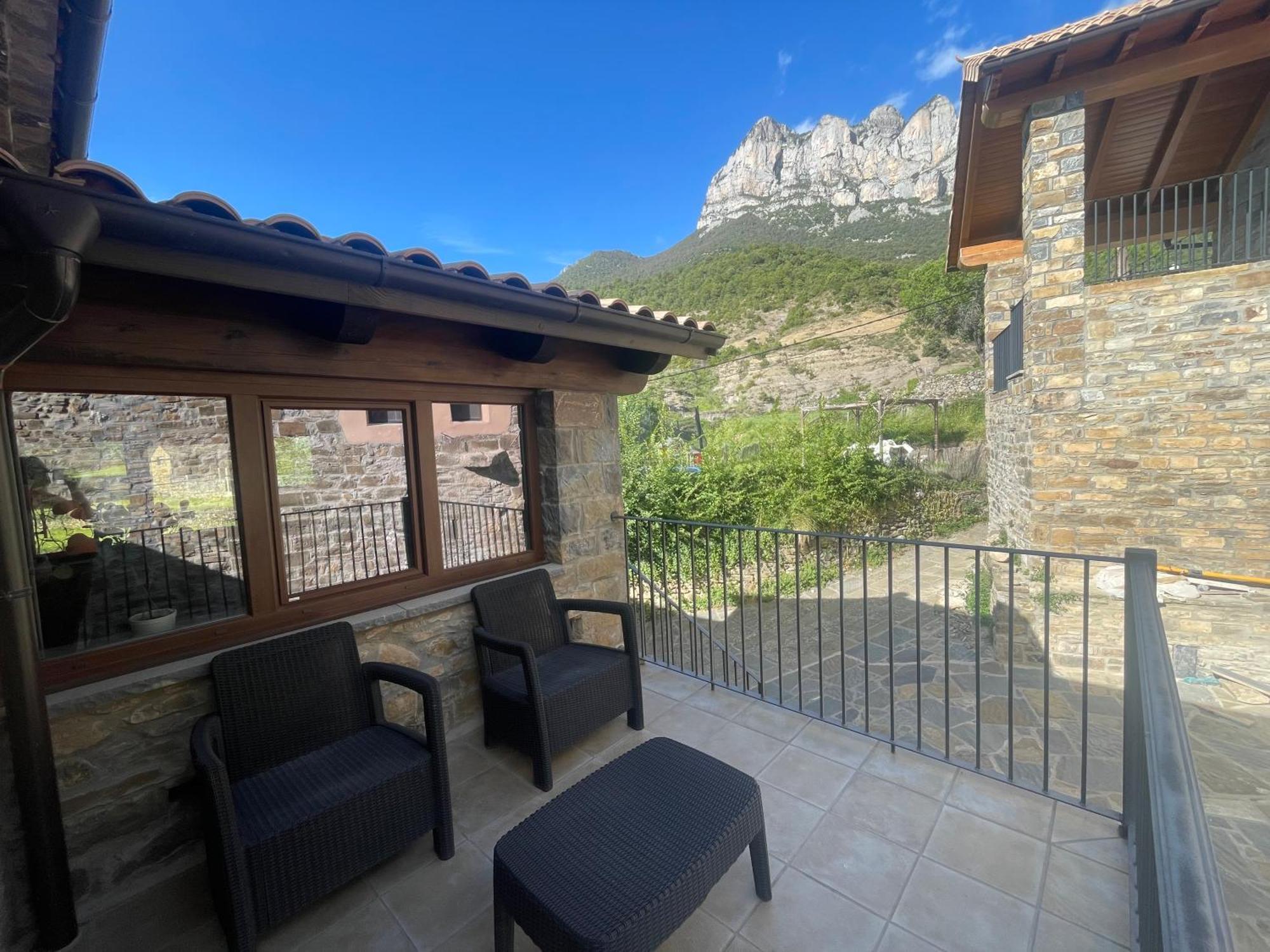 Apartamentos Bajo Pena Apartamentos Sanlorien El Pueyo de Araguas Bagian luar foto